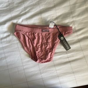 Teamm8 briefs mens size small